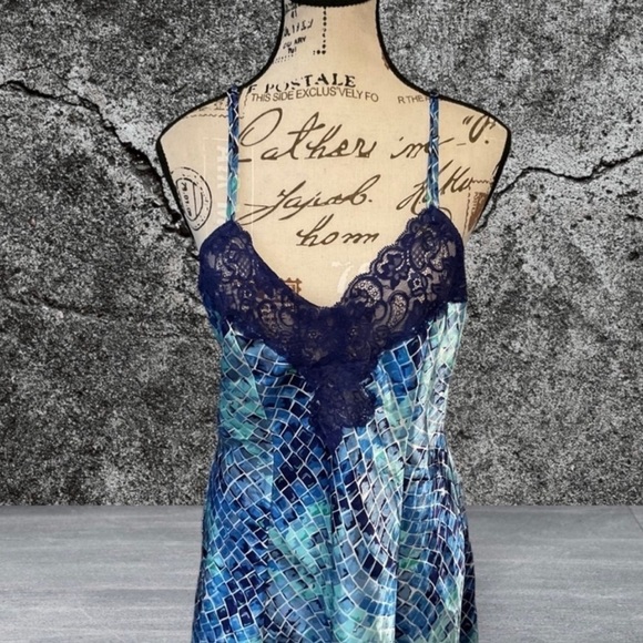 Victoria’s Secret Chemises Lace Trim size M - Picture 3 of 11